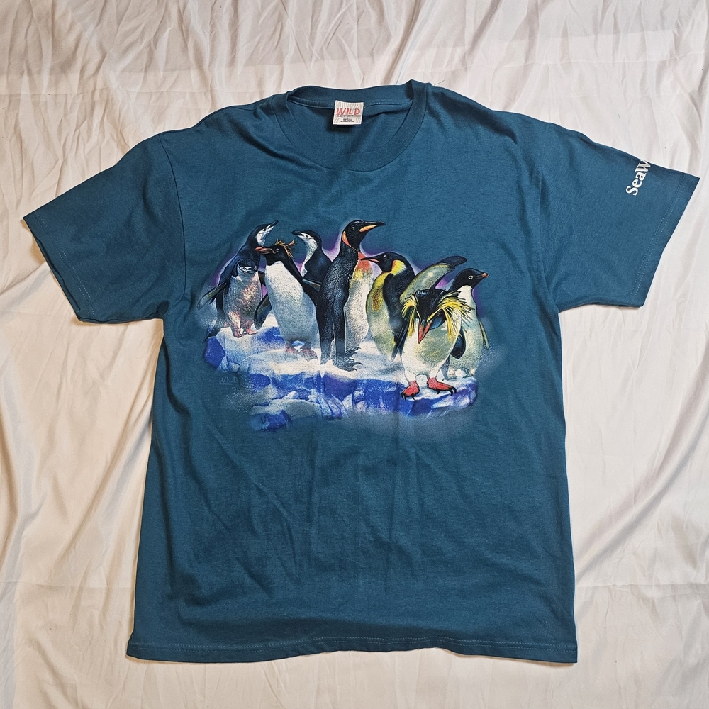 1990's  Vintage SEAWORLD penguins Tshirt Size Large.